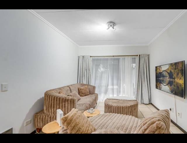 1 BEDROOM APARTMENT FOR SALE IN BRYANSTON